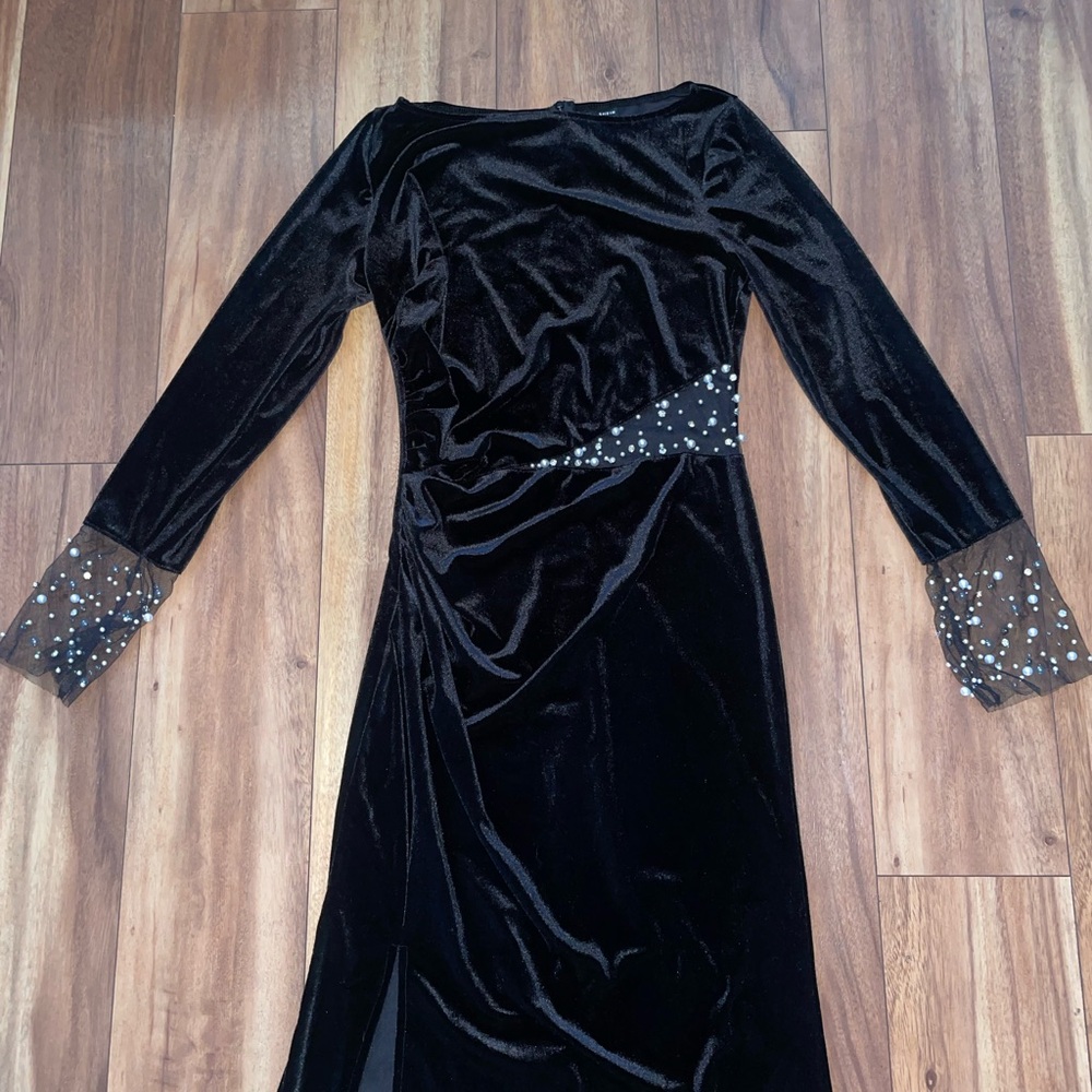 SHEIN Black Velvet Long Sleeve Dress with Pearl Accents